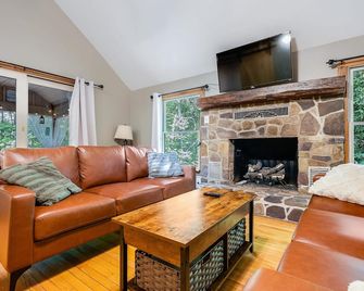 Highland Cabin 4bd/2br Near Harrisonburg Va - Hinton - Living room