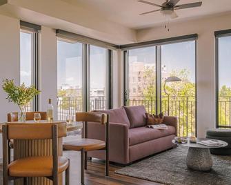Sonder at Skyline - Denver - Living room