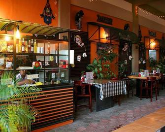 Patria Plaza Hotel - Blitar - Ресторан