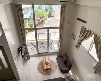 Open space, ideal for a relaxing stay, close to the beach. - 本部町 - 客廳