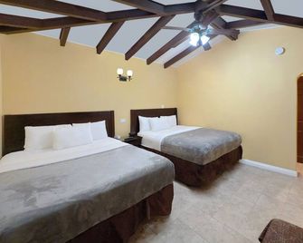 El Patio Inn - Near Universal Studios Hollywood - Los Angeles - Bedroom