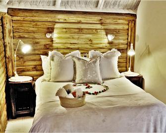 Ikhaya Lamadube Game Lodge - Hammanskraal - Bedroom