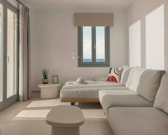La Maltese Central - Naousa - Salon