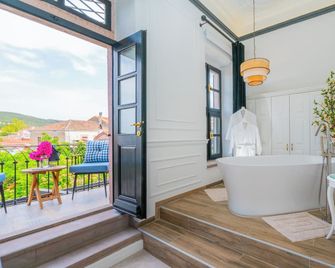 Siyah Lale Butik Hotel - Ayvalık - Balcón