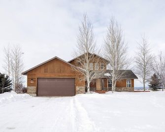 Spacious 5BR w/ Stunning Grand Teton Views + 20 mins from Resort - Tetonia - Clădire