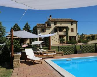 Country House Binnella - Cingoli - Piscina