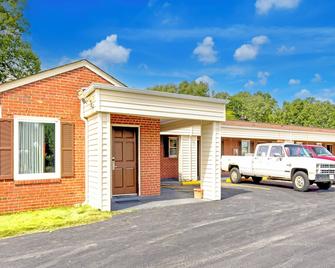 OYO Palm Leaf Motel - Ashland - Building