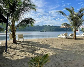 Beachfront Premier Suite in Lopez Beach Resort - Sipalay - Playa