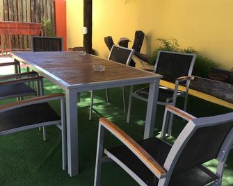 Pleassure Suites - Ghanzi - Patio