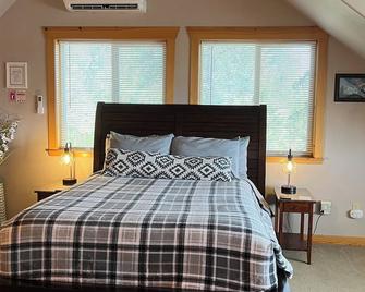 The Cozy Clifftop View, Llc - Chewelah - Bedroom