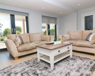 Driftwood Haven - St. Ives - Living room