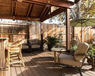 Peaceful Woodlake near Downtown Sacramento - סקרמנטו - פטיו