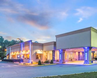 Quality Inn & Conference Center Brattleboro North - Brattleboro - Building
