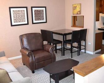 A Perfect Place in Grand Forks - Grand Forks - Living room