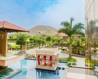 Crescent Spa & Resorts - Indore - Piscine