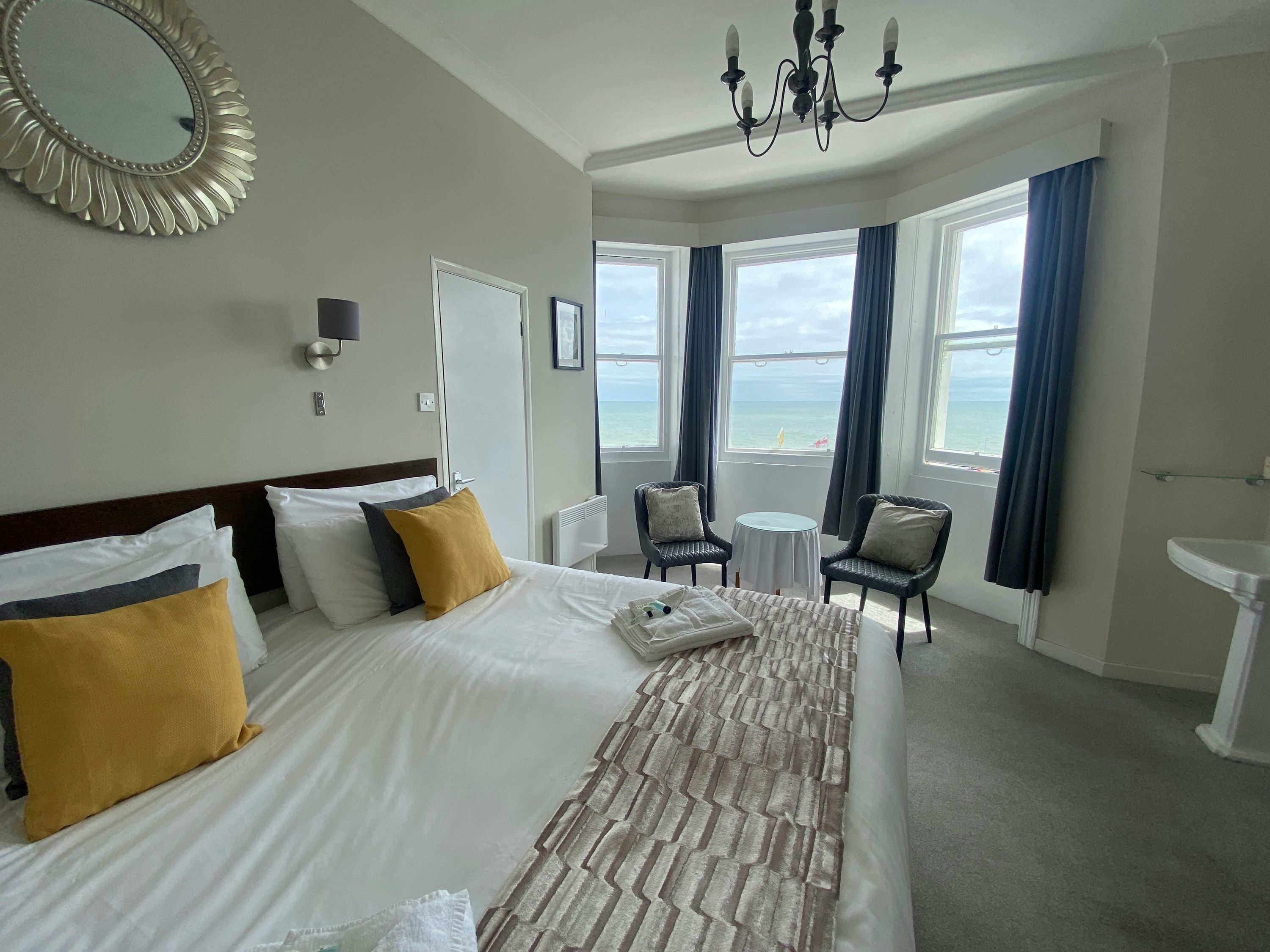 OYO Oban Hotel - Eastbourne - Bedroom