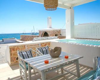 Aegean Melody Suites & Villas - Vlichada - Balcón