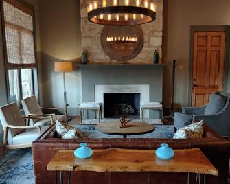 Sage Hill Inn & Spa - Kyle - Living room
