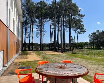 greet hotel Castets Coeur des Landes - Castets - Будівля