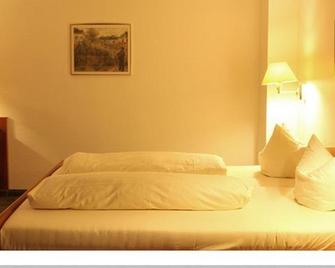 Hotel 'Die Kupferpfanne' - Donaustauf - Bedroom