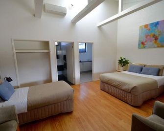 Beachfront Motel - אפולו ביי - חדר שינה