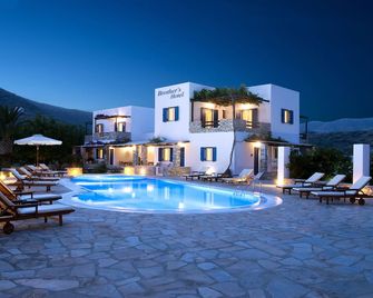 Brothers Hotel - Ios - Piscina