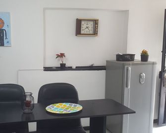 apartment near corferias terminal military club US embassy - Bogotá - Comedor