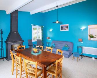 Nice Home In Bourdeaux With Kitchen - Bourdeaux - Dining room
