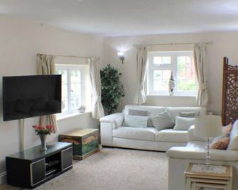 Goudhurst by Interhome - Marden - Living room