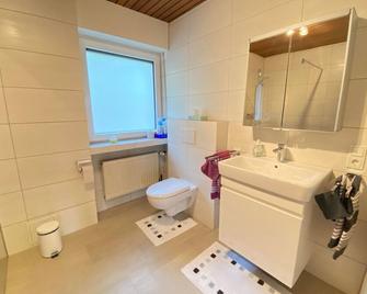 4-Bett-Ferienwohnung Peter - Vulkaneifel-Ferienwohnungen Am Felsenpfad - Gerolstein - Bad