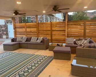 Lake House Escape, Venture Base Unit 7 - Kanab - Patio