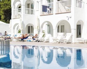 R2 Bahia Cala Ratjada - Adults Only - Cala Ratjada - בריכה