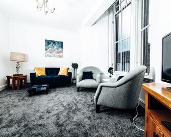 Princes Street Apartment - Perth - Living room