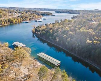 Studio Condo on Table Rock Lake w Access & Views-Free Tickets- - Kimberling City - Вигляд зовні