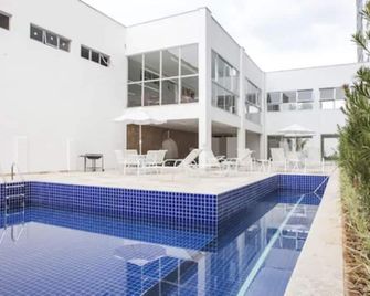 Hotel Abba Uno - Betim - Pool