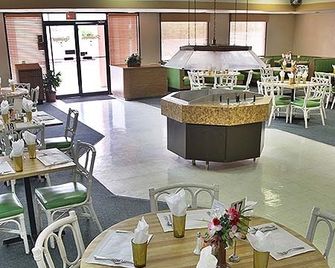 Castaways Resort and Suites - Freeport - Restaurant