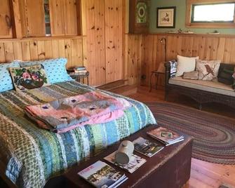 Comfortable & Cozy Getaway on Casco Bay - Phippsburg - Bedroom