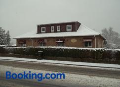 Glenfern Guest House & Separate Cottage with Hottub - 亞歷山卓 - 建築