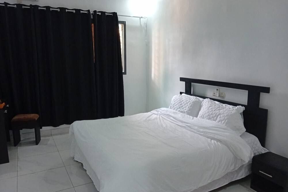 2-Bed 1-Bath - Sleeps 4 with Parking - Abidjan - Bedroom