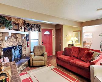Pinon Park C11 - Ruidoso - Living room