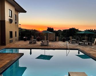 Hampshire Hotel - Ballito - Ballito - Pool