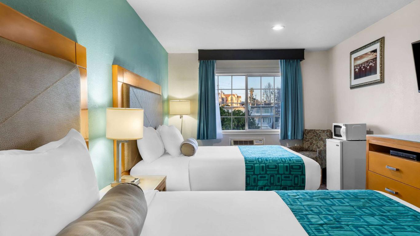 Howard Johnson by Wyndham Santa Cruz