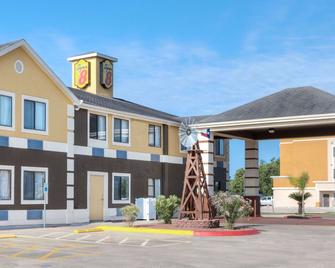 Super 8 by Wyndham Victoria/North/Mall Area - Victoria - Rakennus