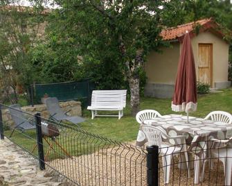 Gite In Auvergne (Puy De Dome) - Ceilloux - Patio