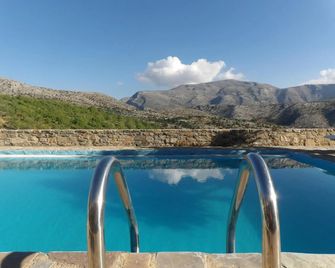 Arodamos Guesthouse - Krousonas - Pool