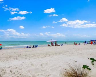 Sea Rocket 12 Ground Floor Beachfront Getaway - North Redington Beach - Beach