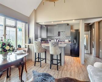 Dovecote Cottage - Downham Market - Kitchen