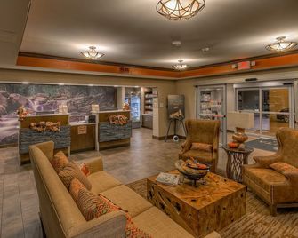 La Quinta Inn & Suites by Wyndham Pigeon Forge - פיג'ון פורג' - לובי