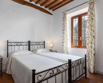 GuestHost - Charming Cottage with Pool & Parking - Pianella - Habitación
