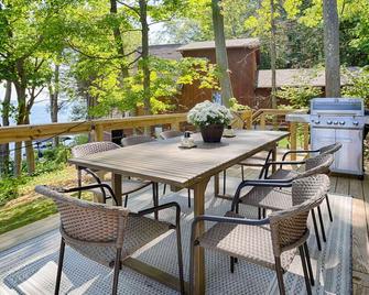 Lone Retreat Lake House: New Build + Close to Ithaca - Interlaken - Patio